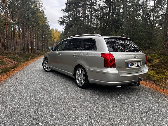 Toyota Avensis 3 of 5