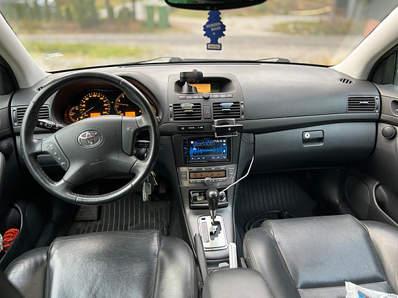 Toyota Avensis 4 of 5