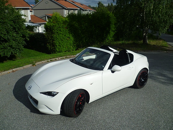Mazda MX-5 4 of 5
