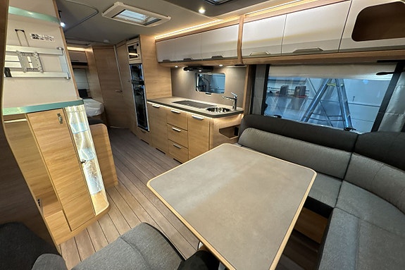 Knaus SÜDWIND BLACK SELECTION 650 UDF 8 of 15