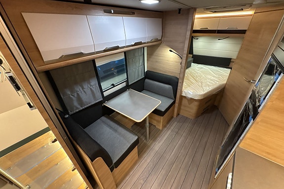Knaus SÜDWIND BLACK SELECTION 650 UDF 11 of 15