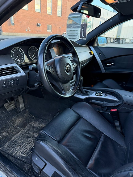 BMW 530xd 3 of 4