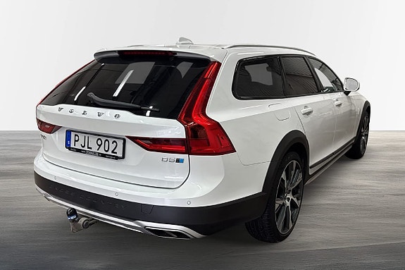 Volvo V90 Cross Country 3 of 5