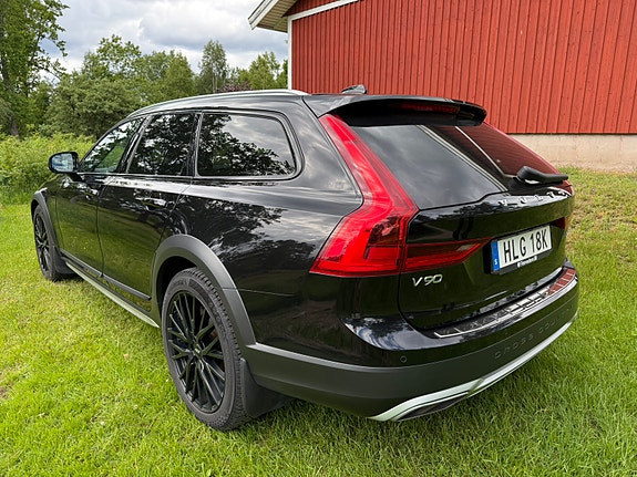 Volvo V90 Cross Country 3 of 5