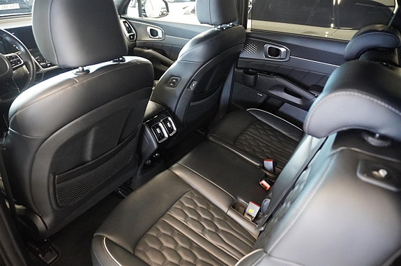 Kia Sorento 10 of 24