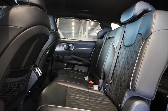 Kia Sorento 9 of 24