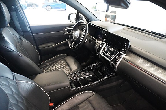Kia Sorento 16 of 24