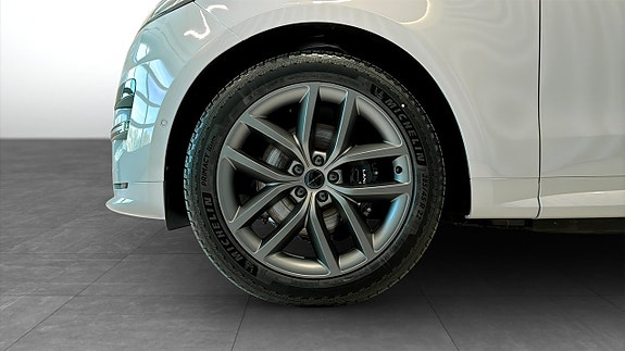 Land Rover Range Rover Sport 9 of 17