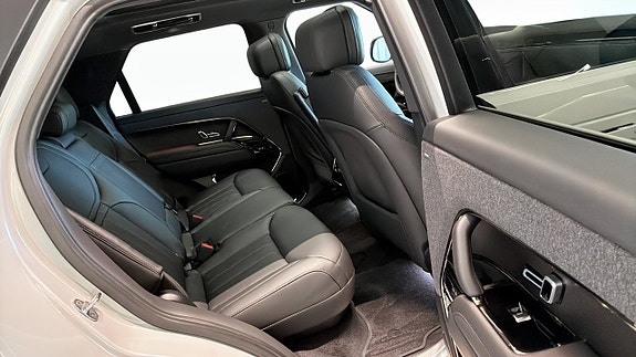 Land Rover Range Rover Sport 5 of 17