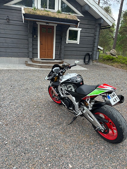 Aprilia Tuono V4 Factory 5 of 5