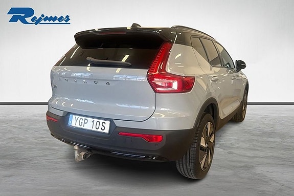 Volvo EX40 5 of 17
