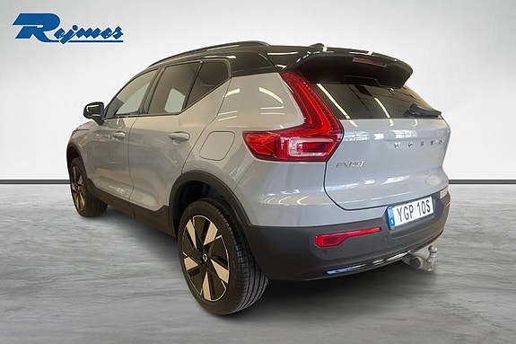 Volvo EX40 3 of 17