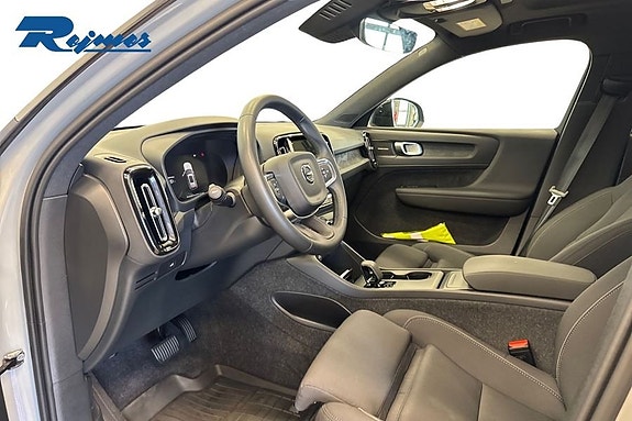 Volvo EX40 10 of 17