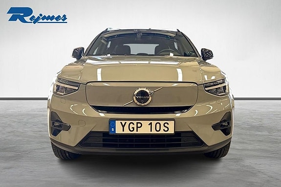 Volvo EX40 8 of 17