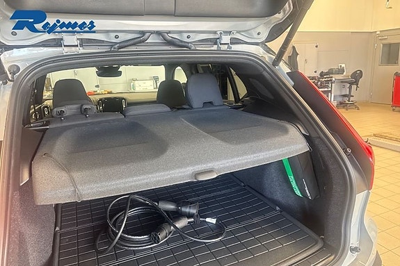 Volvo EX40 13 of 17