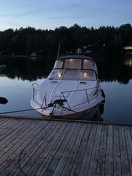 Bayliner 2855 Ciera (2000) –  med nyrenoverad 7.4L (2025), endast sötvattenkörd! 2 of 5