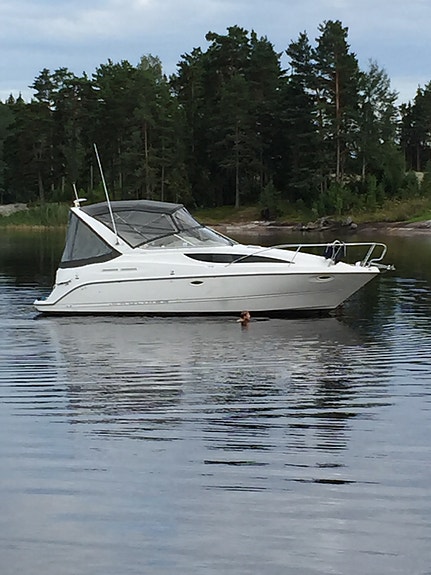 Bayliner 2855 Ciera (2000) –  med nyrenoverad 7.4L (2025), endast sötvattenkörd! 3 of 5