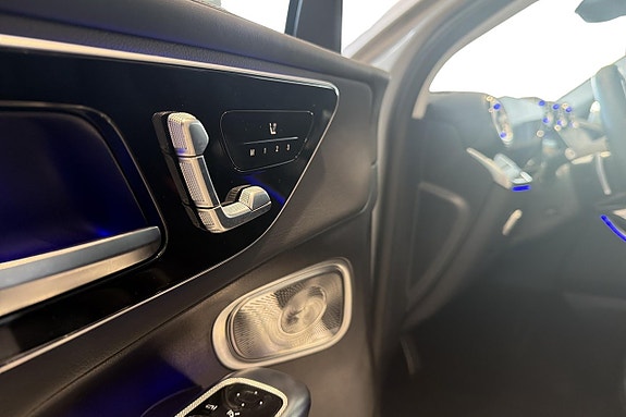Mercedes-Benz GLC300 e 14 of 16