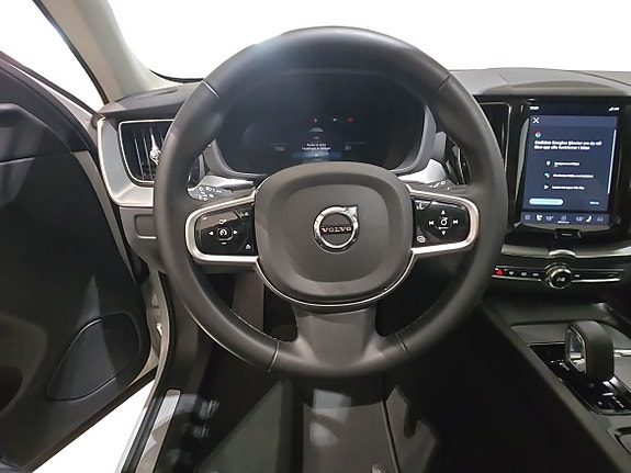 Volvo XC60 10 of 23