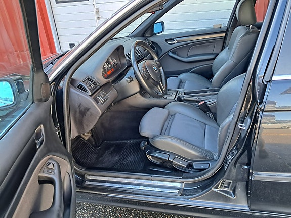 BMW 320i 9 of 15