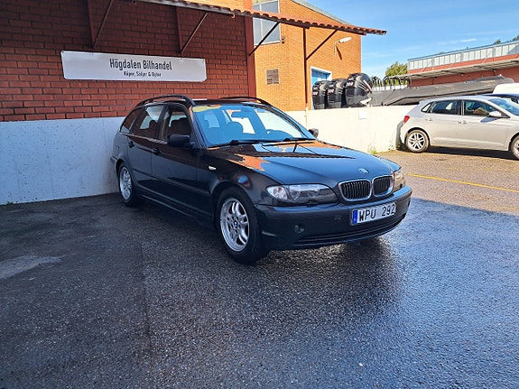 BMW 320i 3 of 15