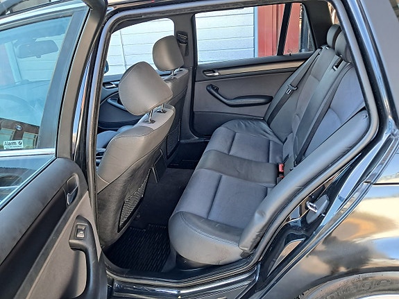 BMW 320i 10 of 15