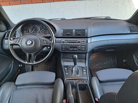 BMW 320i 14 of 15