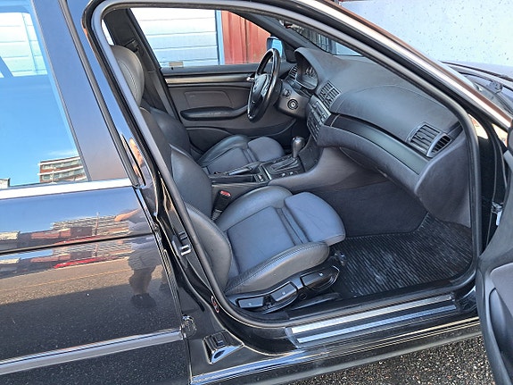 BMW 320i 11 of 15