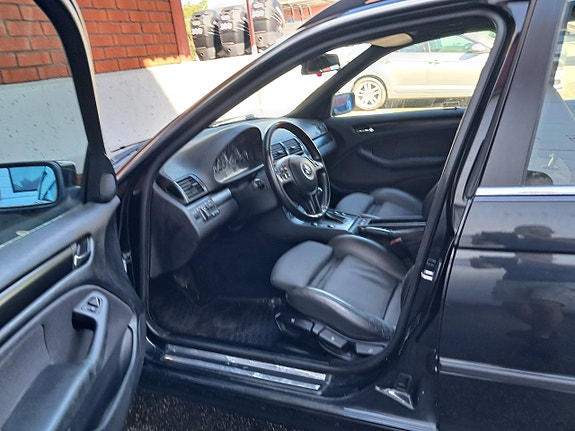 BMW 320i 15 of 15