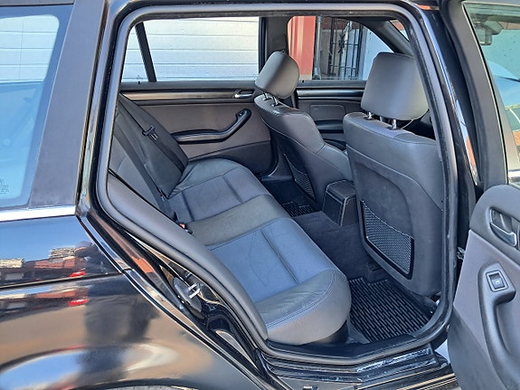 BMW 320i 12 of 15
