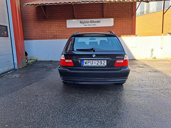 BMW 320i 6 of 15