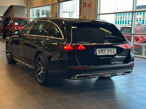 Mercedes-Benz E300 de 5 of 5