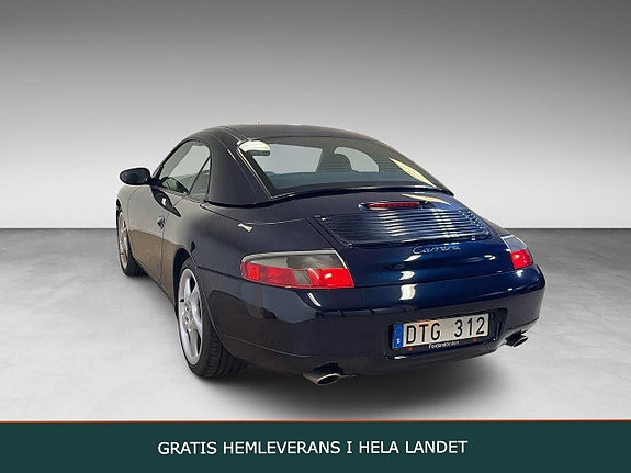 Porsche 911 Carrera 4 of 5