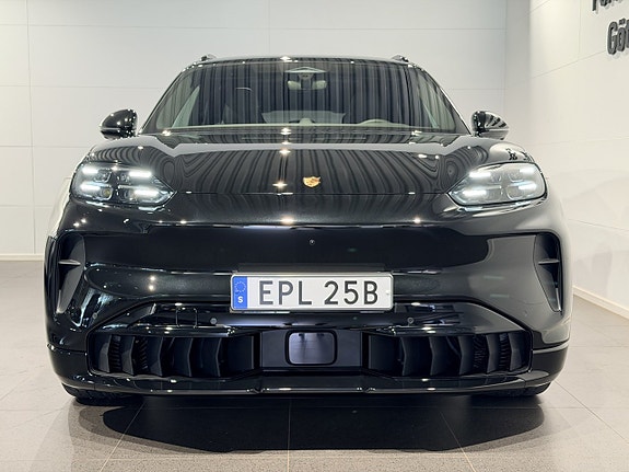 Porsche Cayenne 3 of 5
