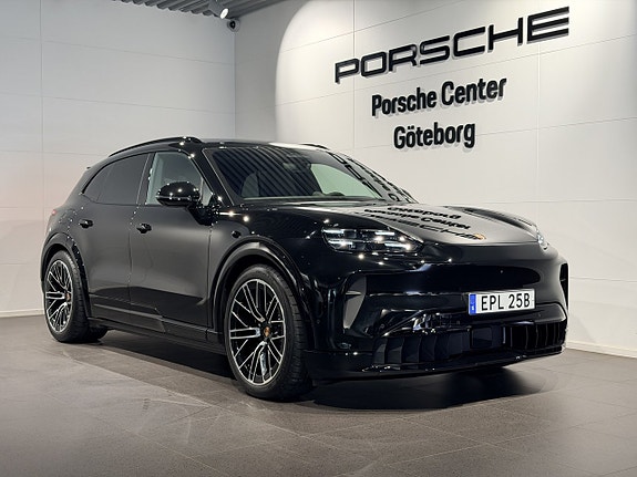 Porsche Cayenne 2 of 5
