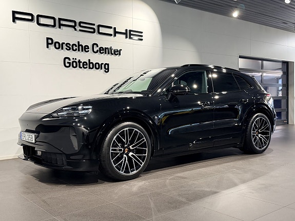 Porsche Cayenne 8 of 26