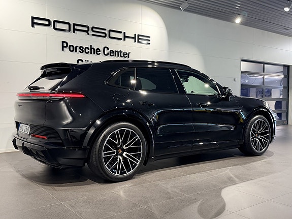 Porsche Cayenne 4 of 5