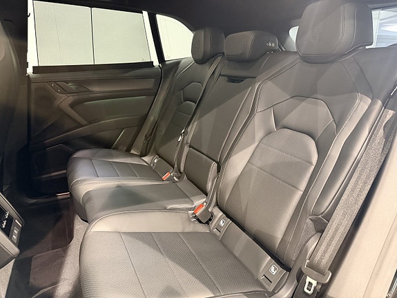 Porsche Cayenne 23 of 26