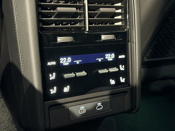 Porsche Cayenne 24 of 26