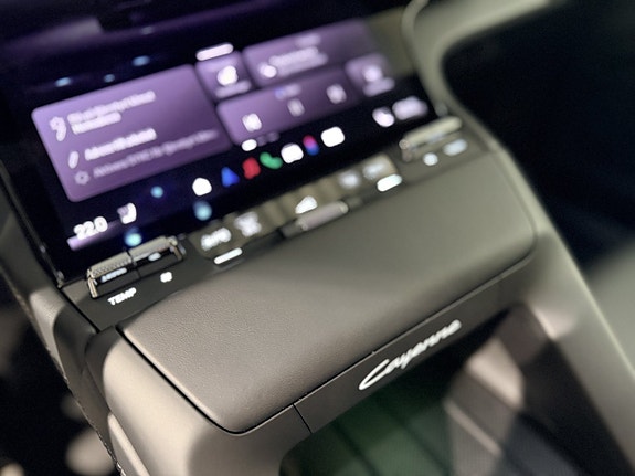Porsche Cayenne 20 of 26