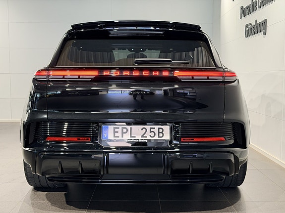 Porsche Cayenne 7 of 26