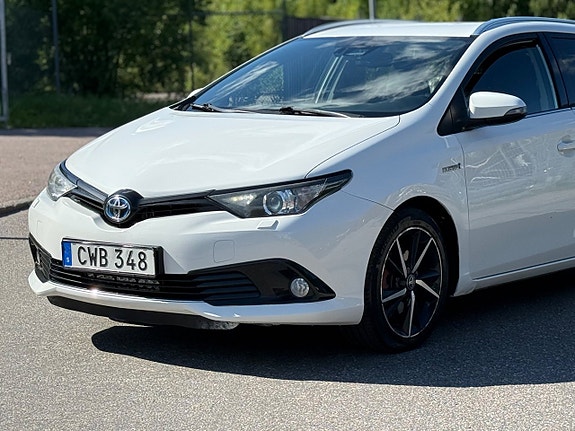 Toyota Auris 8 of 25