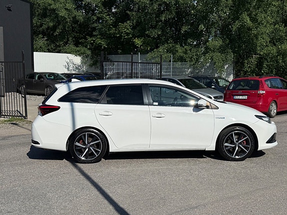 Toyota Auris 5 of 25