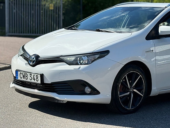 Toyota Auris 6 of 25