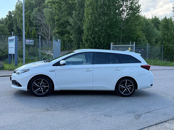 Toyota Auris 2 of 25