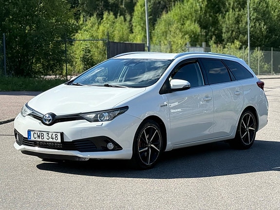 Toyota Auris 7 of 25