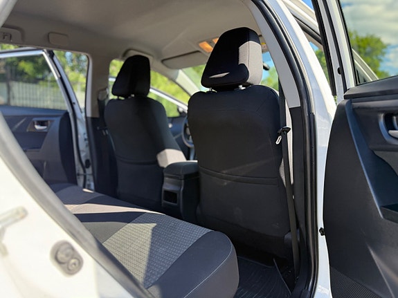 Toyota Auris 25 of 25