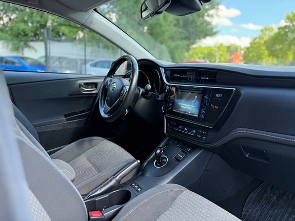 Toyota Auris 18 of 25