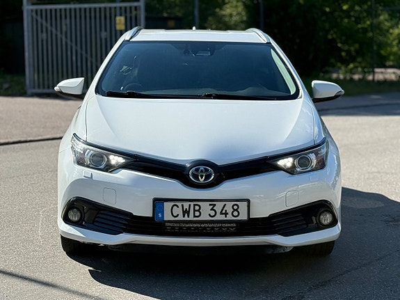 Toyota Auris 12 of 25