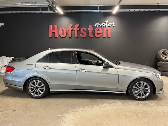 Mercedes-Benz E220 2 of 5